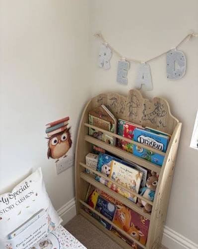 Front facing kids book display in a neutral styled small room